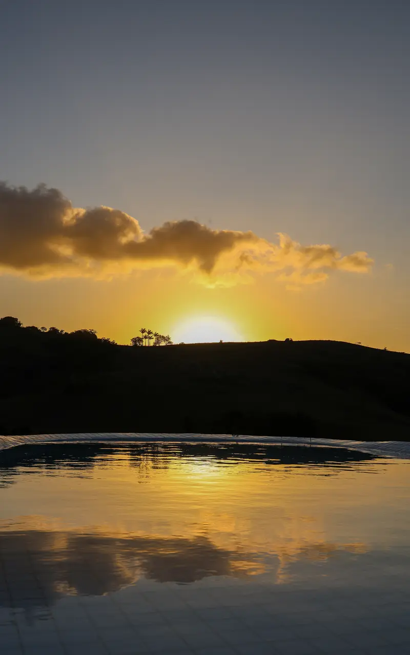 Pôr do sol visto da piscina